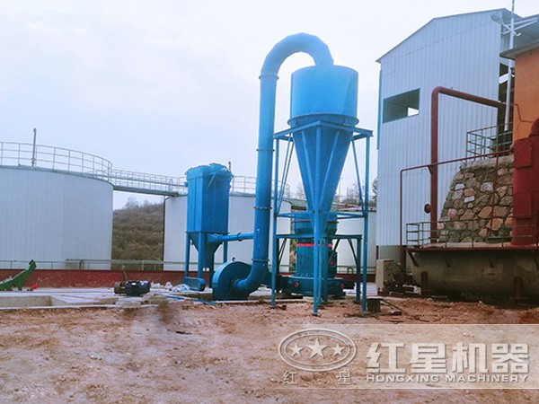 小型磨粉生产现场 小型磨粉生产现场
